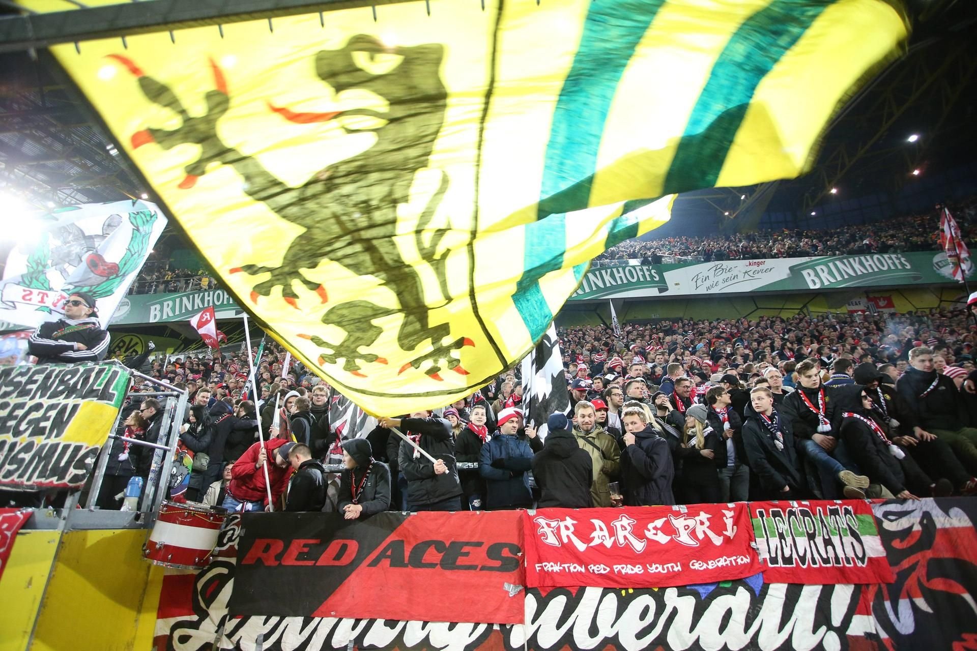 Fans von RB Leipzig in Dortmund. Vor dem Spiel kam es zu Angriffen auf RBL-Fans.