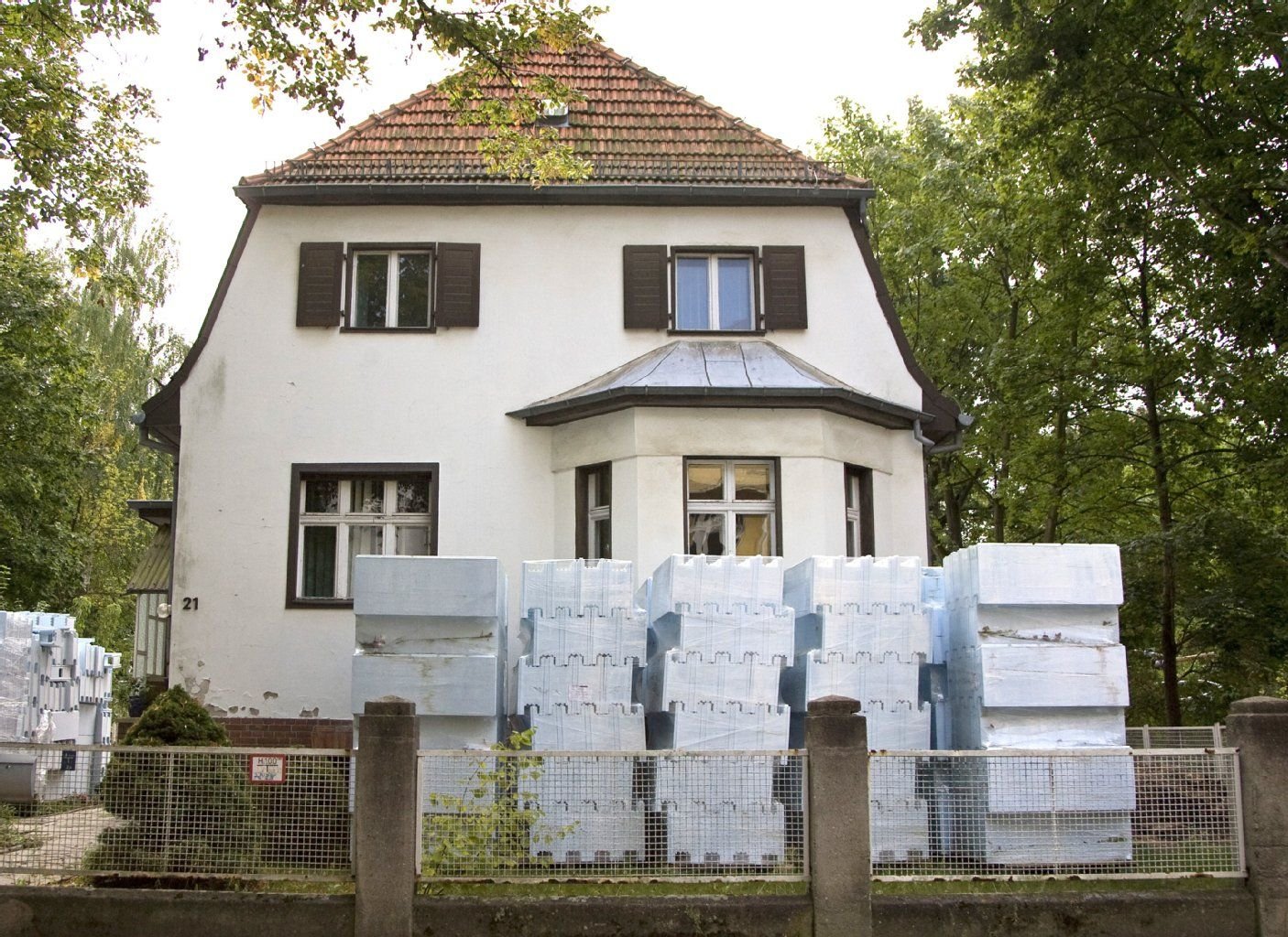 Die verbauten Dämmplatten sind aus Styropor. Das Material ist leicht entflammbar.