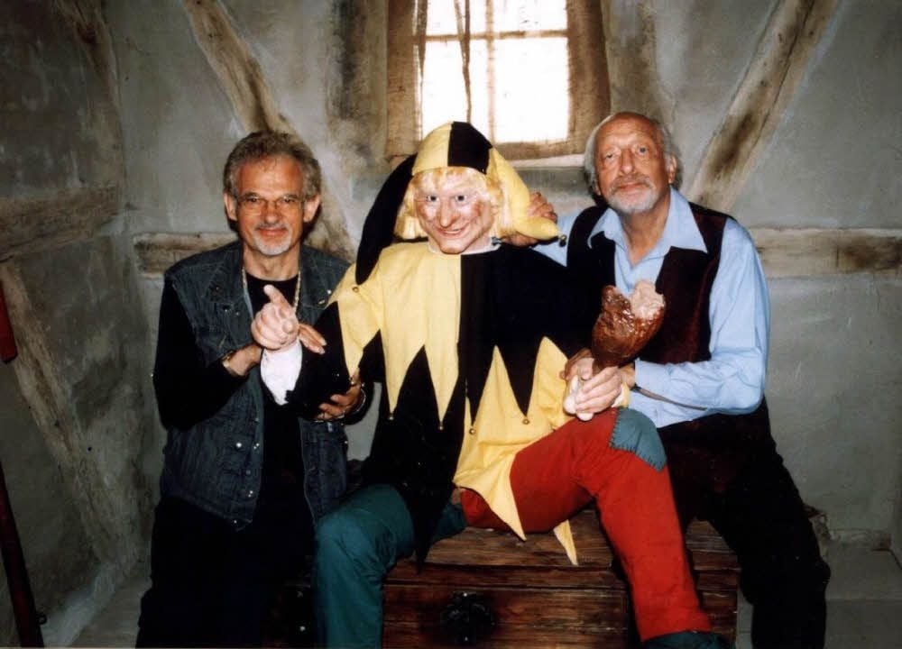 Ingo Insterburg und Karl Dall weihten 2004 den Eulenspiegelturm am Schloss Bernburg ein.