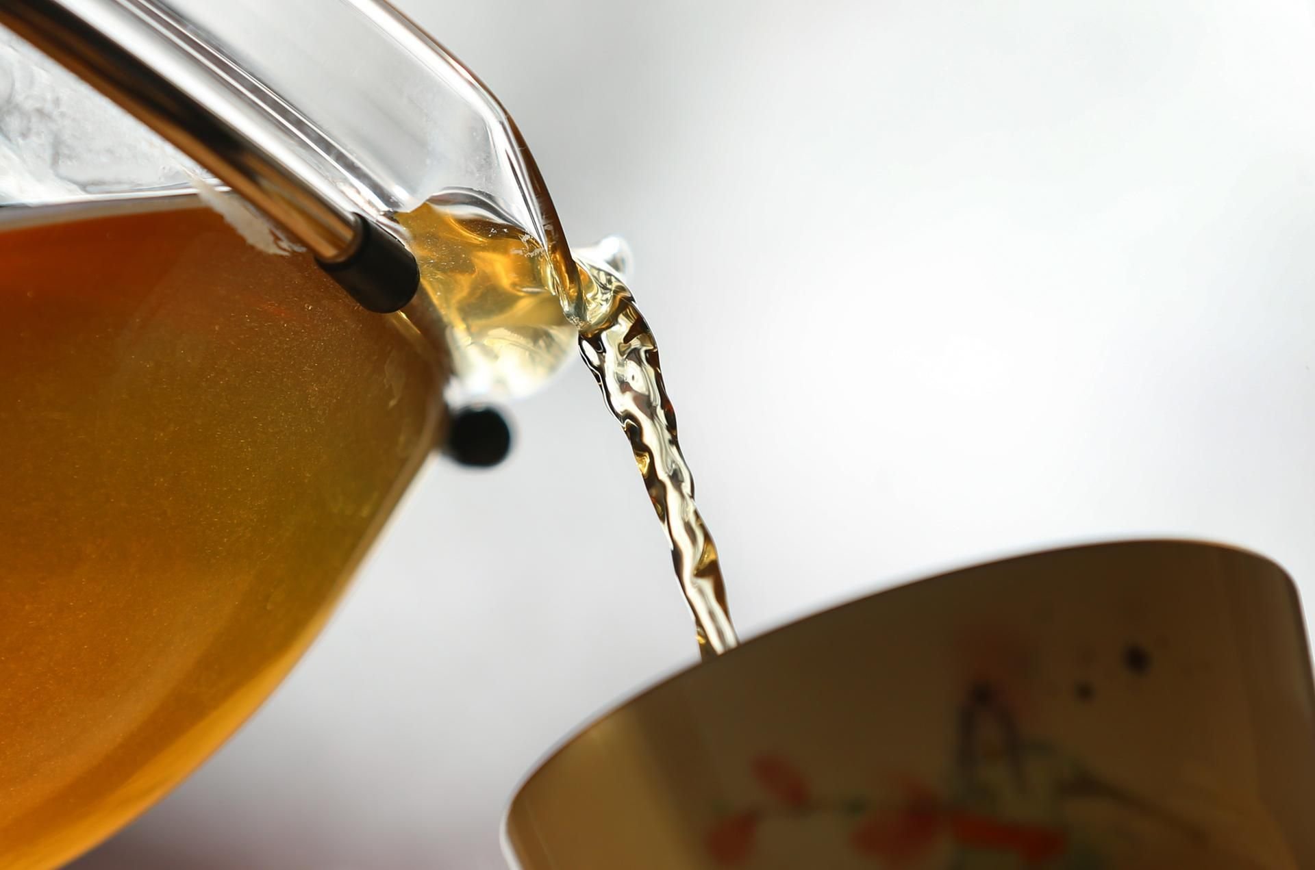 Beim Trinken von Tee sollte man auf die richtige Temperatur achten.