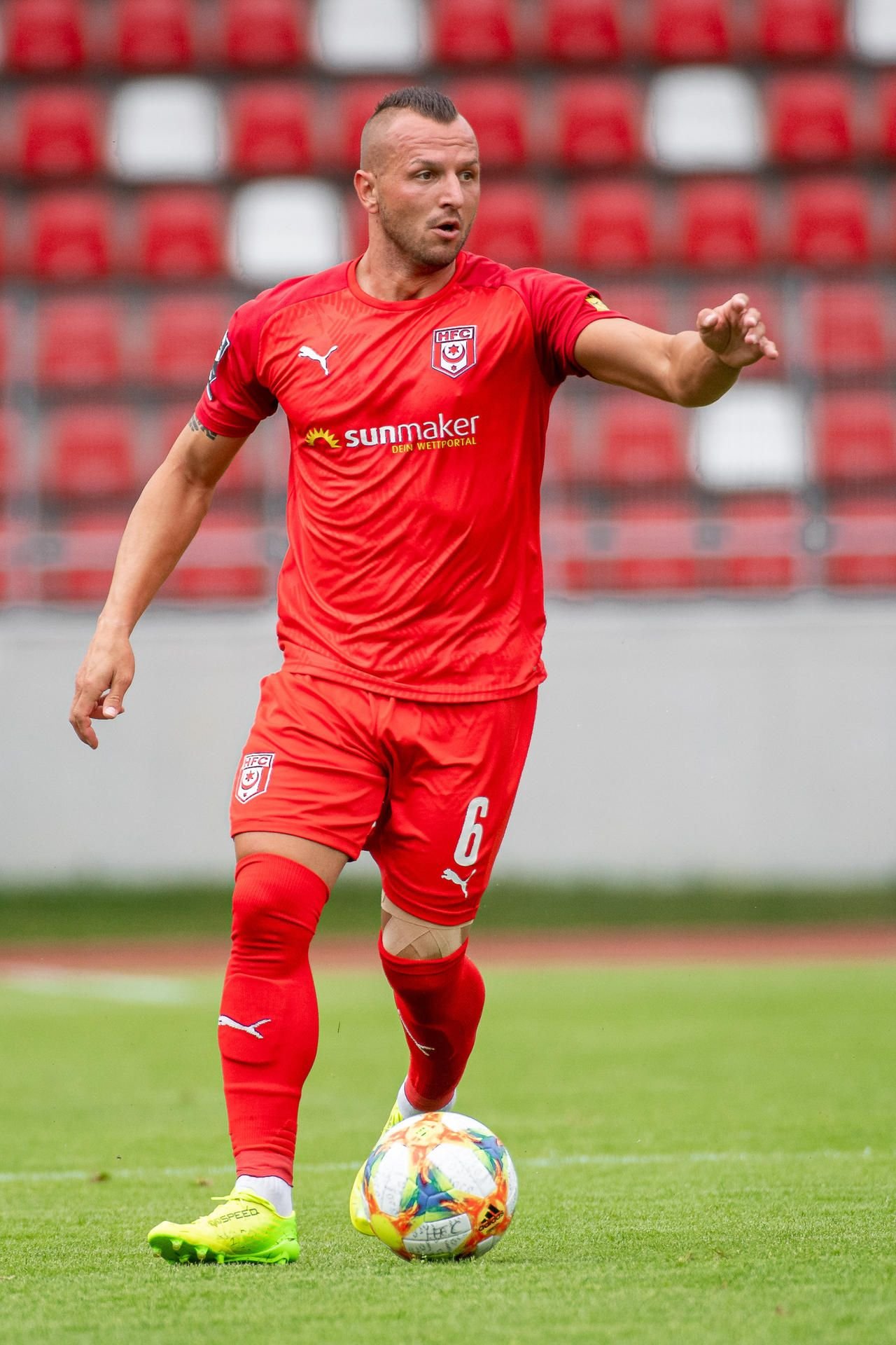 Toni Lindenhahn warf mit dem HFC 2016 den 1. FC Kaiserslautern aus dem DFB-Pokal. Am Montag gegen den VfL Wolfsburg hofft das Urgestein auf eine weitere Sensation.