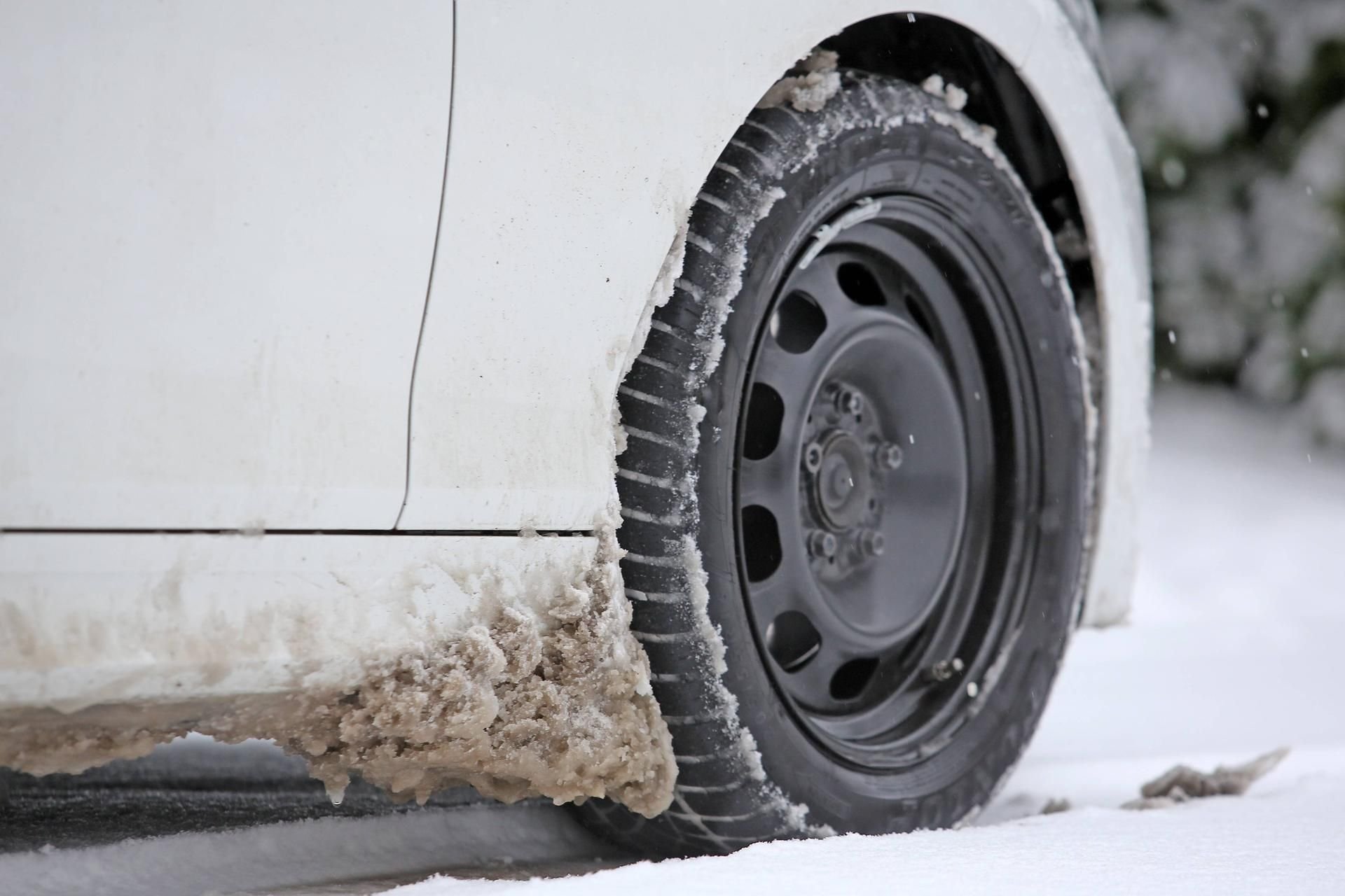 Der ADAC hat Winterreifen getestet. Gute Winterreifen müssen nicht teuer sein.