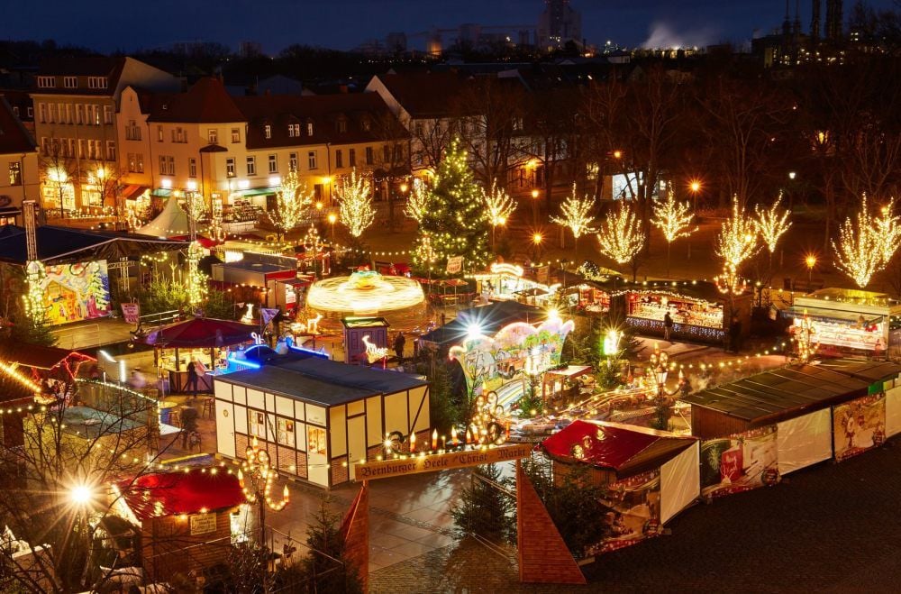 Blick auf den Heele-Christ-Markt auf dem Karlsplatz in Bernburg
