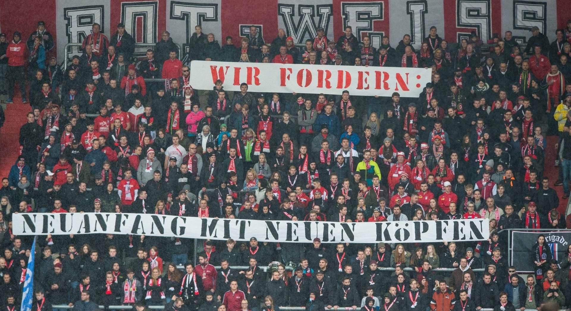 Auch die Fans von Rot-Weiß Erfurt fordern Konsequenzen in der Vereinsführung.