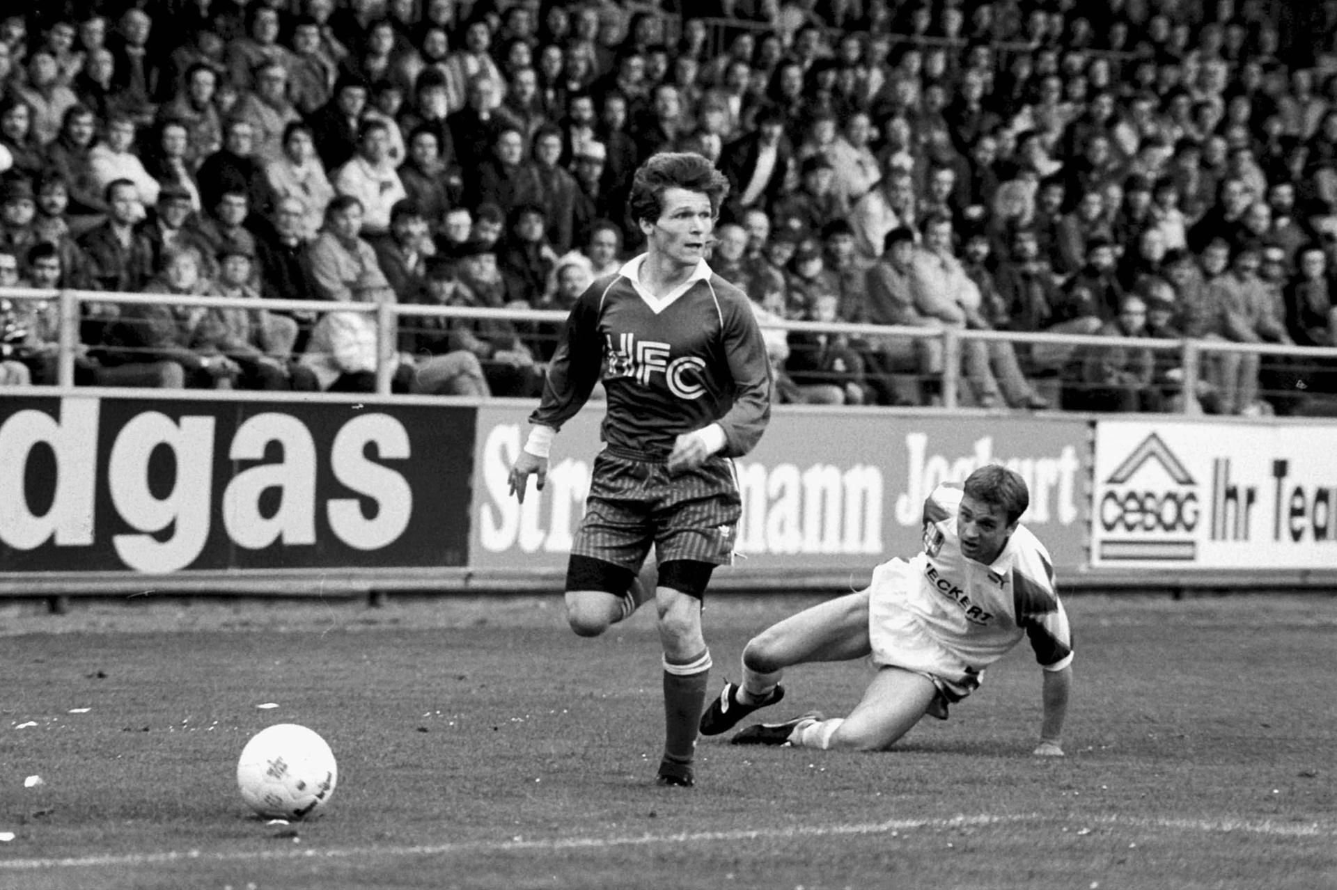 Dariusz Wosz, der Steffen Ziffert ausgespielt hatte, führte den HFC am 25. Mai 1991 zum 1:1 beim Chemnitzer FC, das den Aufstieg der Rot-Weißen in die zweite Bundesliga bedeutete.