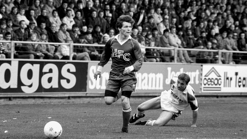 Dariusz Wosz, der Steffen Ziffert ausgespielt hatte, führte den HFC am 25. Mai 1991 zum 1:1 beim Chemnitzer FC, das den Aufstieg der Rot-Weißen in die zweite Bundesliga bedeutete.