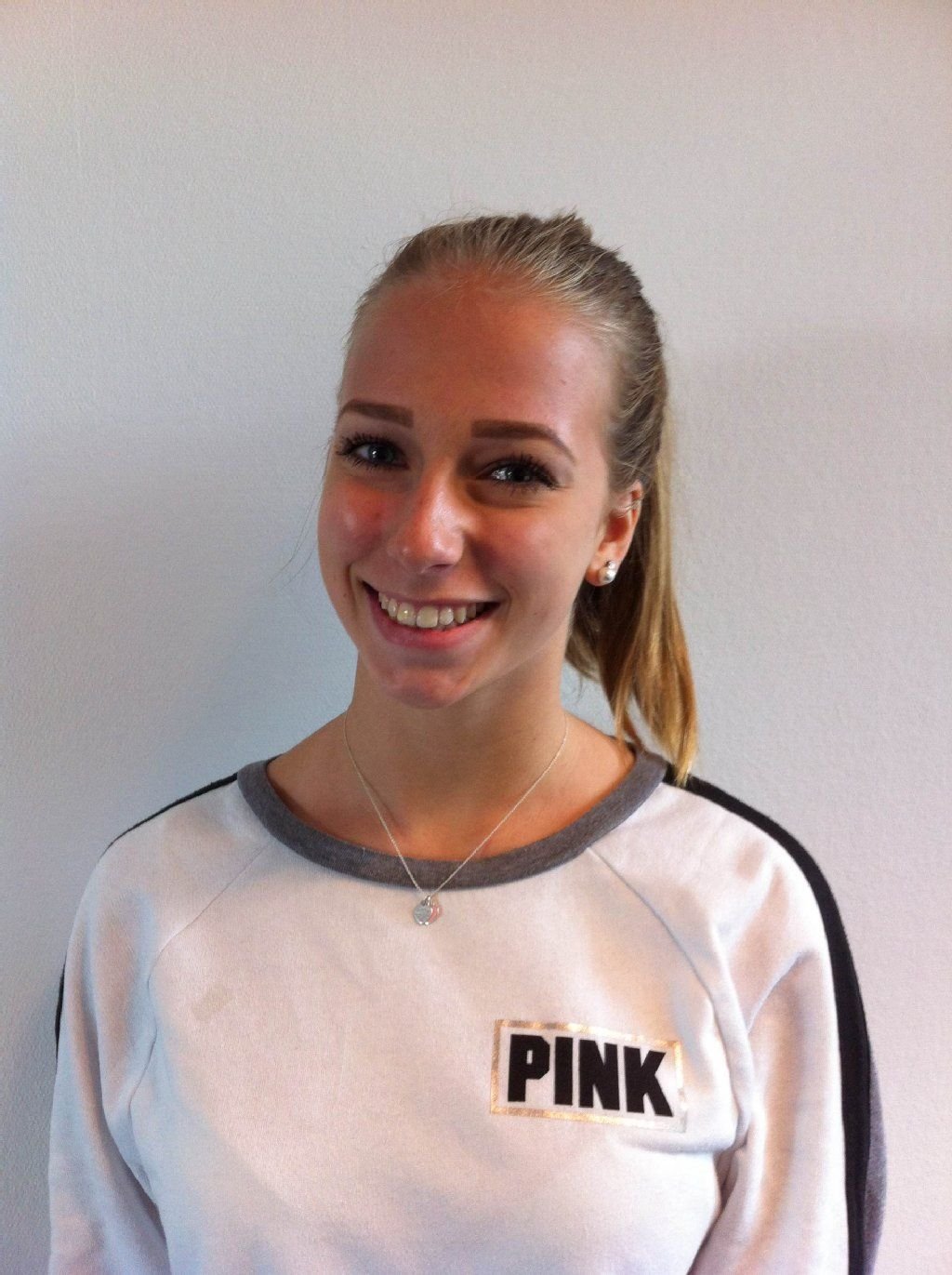 Laura Hofschlag ist 16 und besucht ein Gymnasium in Hürth. Sie nutzt hauptsächlich Instagram und Snapchat.