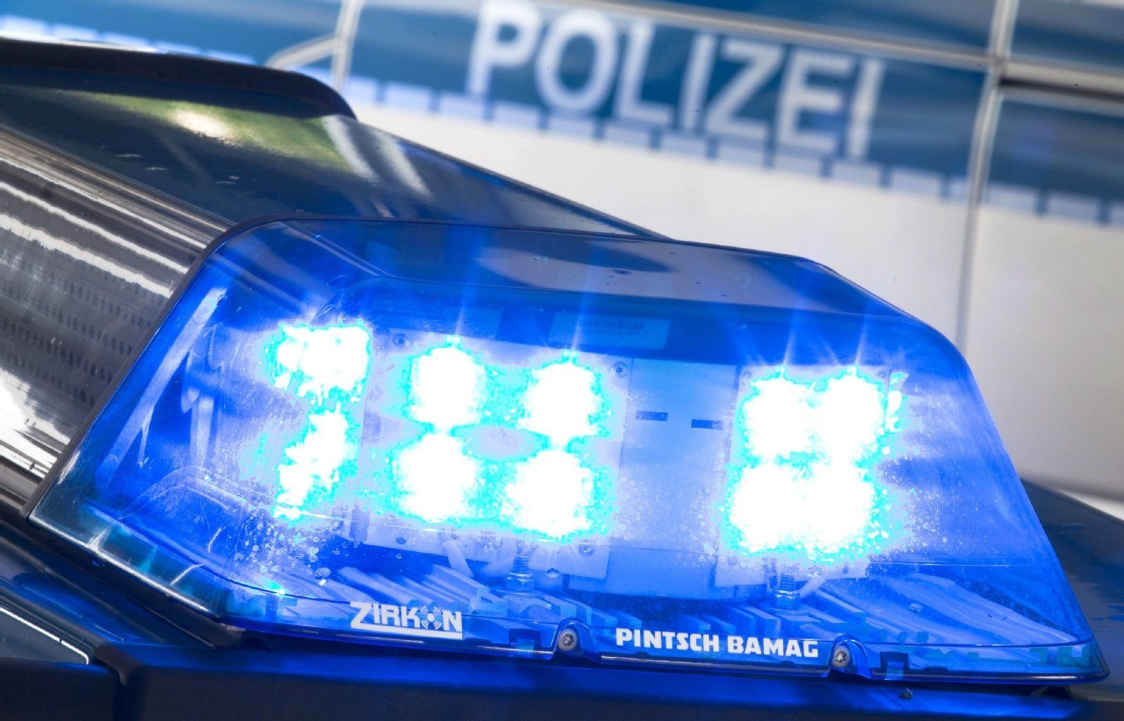 Müssen Autofahrer Polizei und Feuerwehr auch dann Platz machen, wenn nur das Blaulicht eingeschaltet ist?