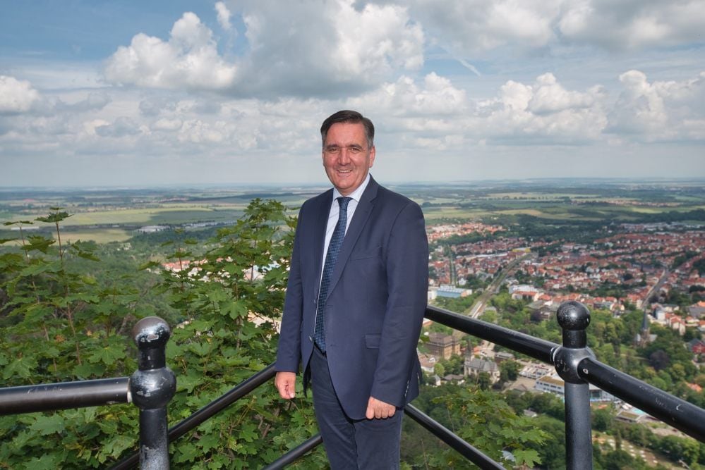 Für Thomas Balcerowski ist die Bülowhöhe unter der Rosstrappe ein Lieblingsort in Thale. Schon oft suchte er hier Abstand und Übersicht.