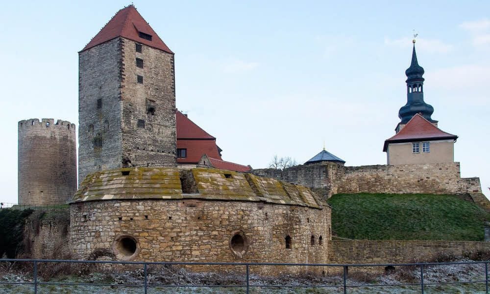 Die Ursprünge von Burg Querfurt reichen 1.000 Jahre zurück, sind also noch älter als der alte Ritterorden.