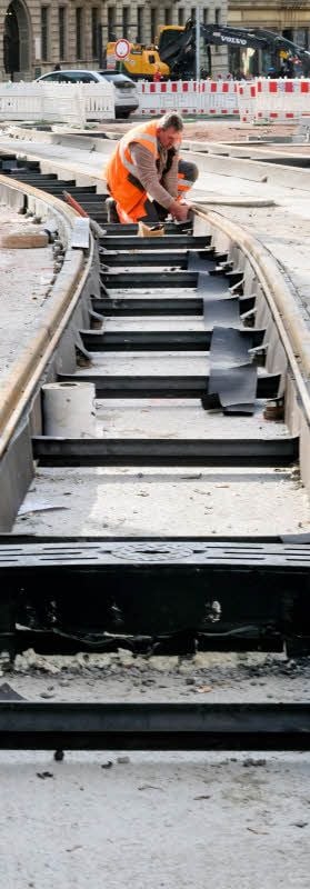Die Gleise sind schon in der Großen Steinstraße verlegt.
