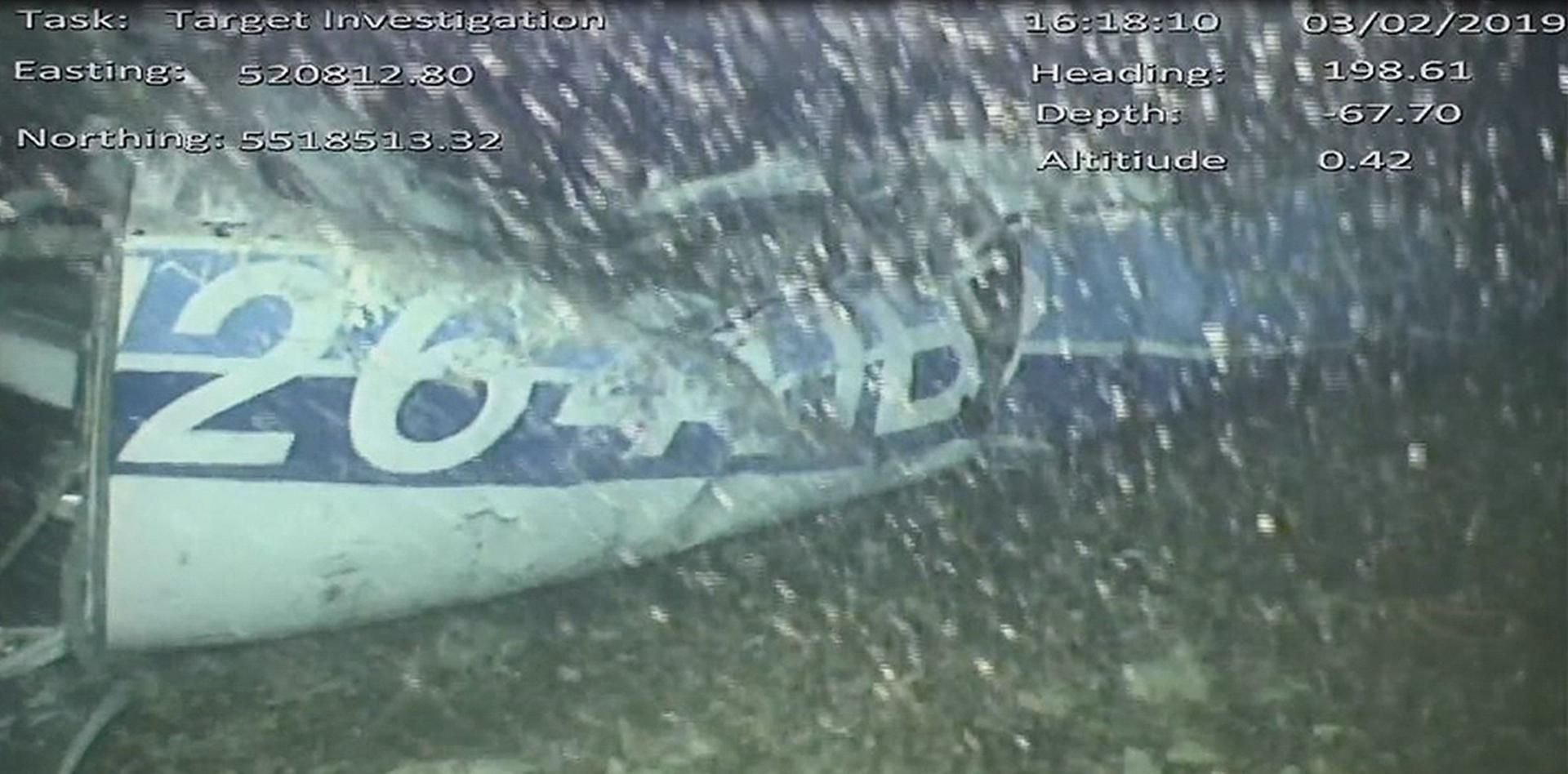 Die Unterwasseraufnahme aus dem Ärmelkanal zeigt das linke hintere Rumpfende des Piper-Malibu-Flugzeuges, mit dem der Fußballspieler Emiliano Sala am 21. Januar abgestürzt ist.
