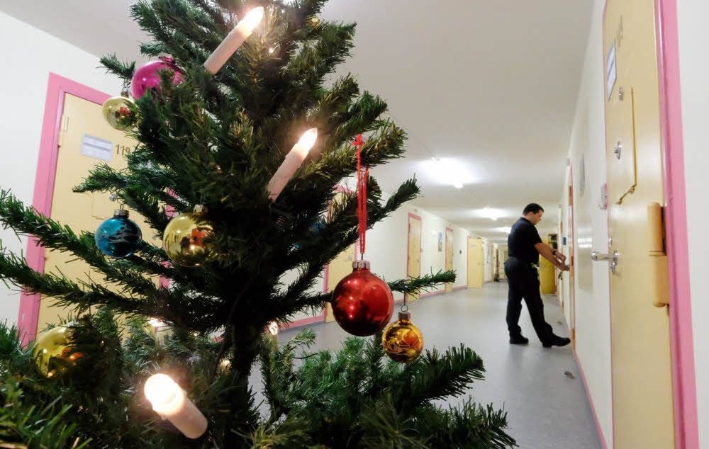 Auf jeder Etage im Roten Ochsen steht ein Weihnachtsbaum. Die Haftanstalt hatte für die Kinder der Gefangenen in der Haftanstalt auch eine Kinderweihnacht organisiert - damit der Trennungsschmerz nicht zu groß wird.