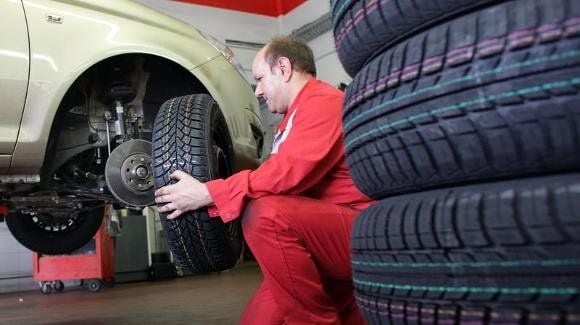 Es wird Zeit, die Winterreifen zu bestellen. Noch gibt es freie Werkstatt-Termine und keine Lieferengpässe bei den Pneus.