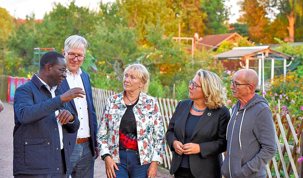 Bundesumweltministerin Svenja Schulze (2.v.r.) besuchte Halle.