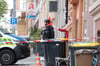 Nach den Anschlägen in Halle: Polizisten sichern die Umgebung. 