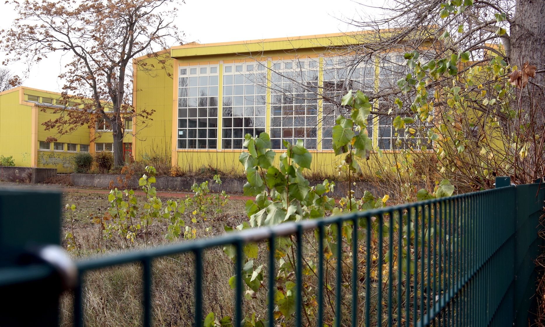 Die Turnhalle der geschlossenen Schule in der Tolstoiallee in Bernburg