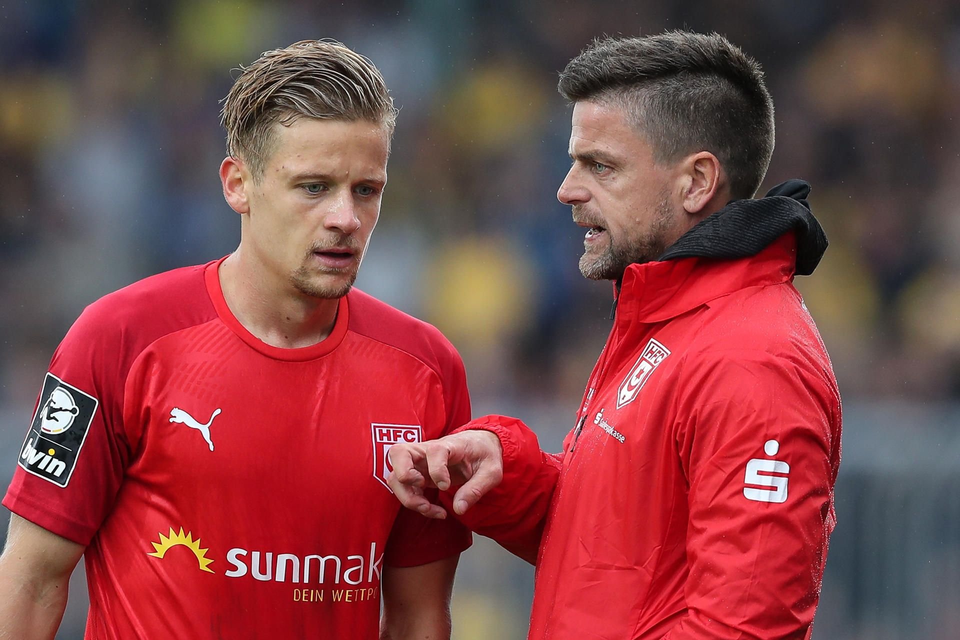 Bentley Baxter Bahn (l.) hat den HFC verlassen und prüft noch Angebote von anderen Vereinen. Sein Ex-Trainer Torsten Ziegner steht noch in Halle auf der Lohnliste und hat andere Angebote bislang abgelehnt.