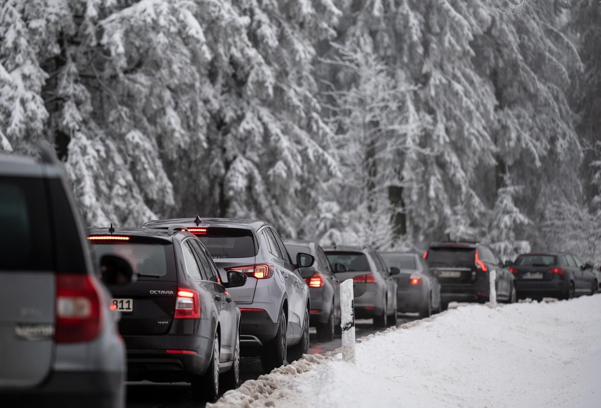 Der Ansturm auf Winterberg nimmt trotz Warnungen der Polizei kein Ende.