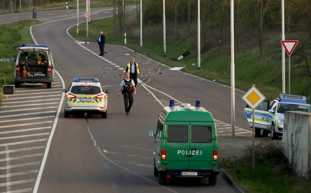 Vor knapp zwei Jahren wurde ein Polizist auf der Europachaussee in Halle von einem Motorradfahrer überfahren.