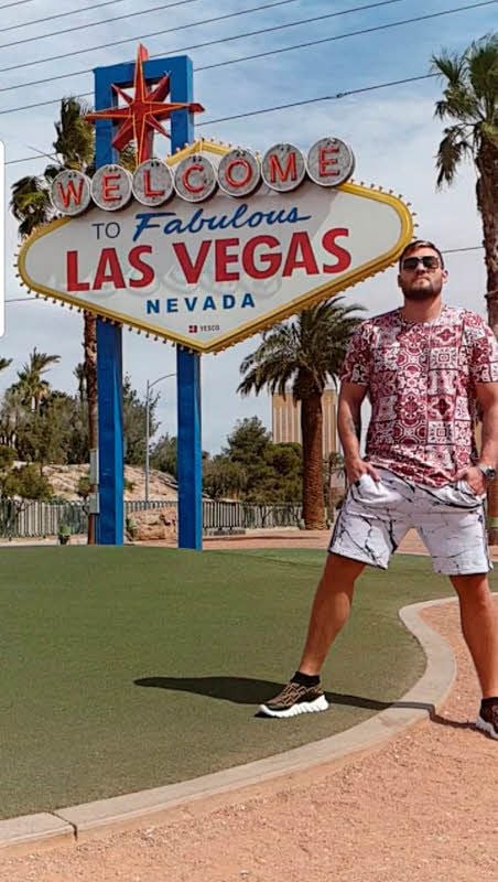 Las Vegas und Tom Schwarz, das passt: der Hallenser am legendären Ortseingangsschild der Glitzermetropole.