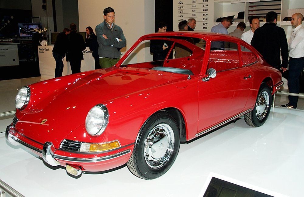 Ein Porsche 911 von 1964 im fortgeschrittenen Stadium der Restauration.