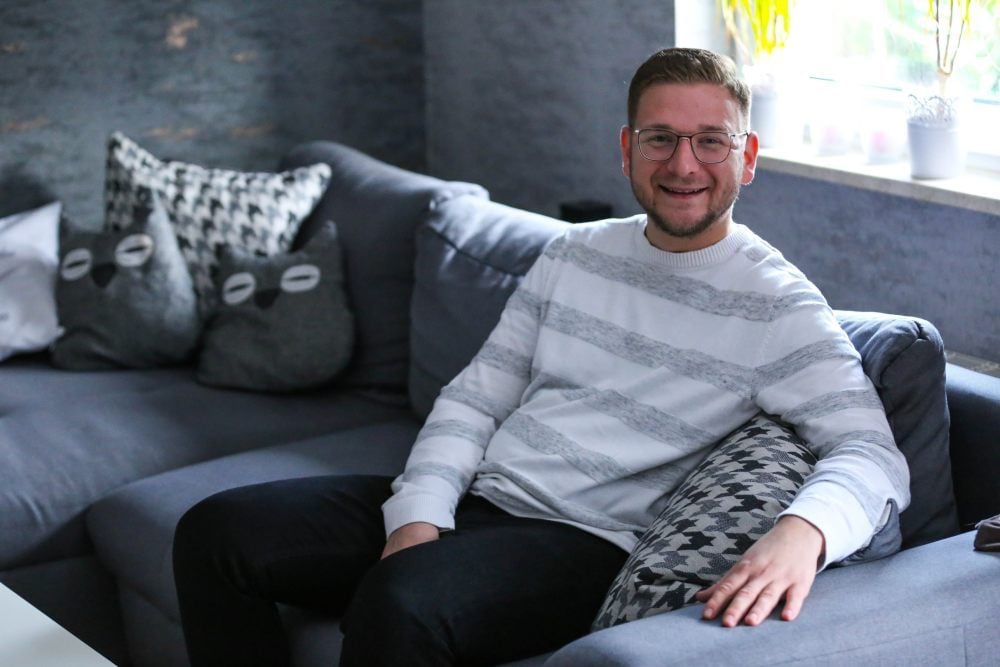 Wer-wird-Millionär-Kandidat Alexander Löwe sitzt nicht mehr lange auf seiner Couch, über die er sich im TV beschwerte.