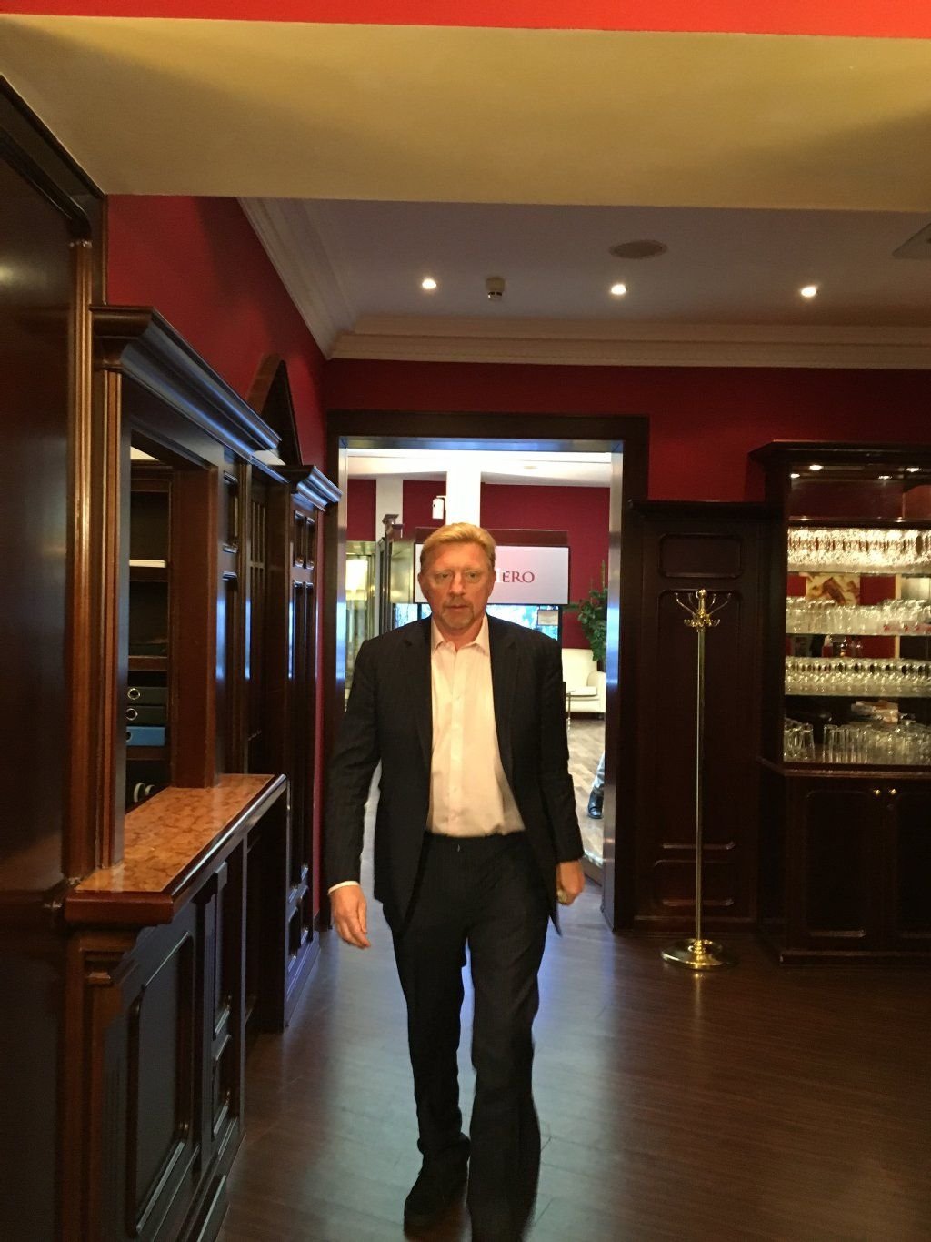 Der ehemalige Tennis-Star Boris Becker hat am Donnerstag in Halle an Geheimverhandlungen mit den chinesischen Riebeckplatz-Investoren teilgenommen.