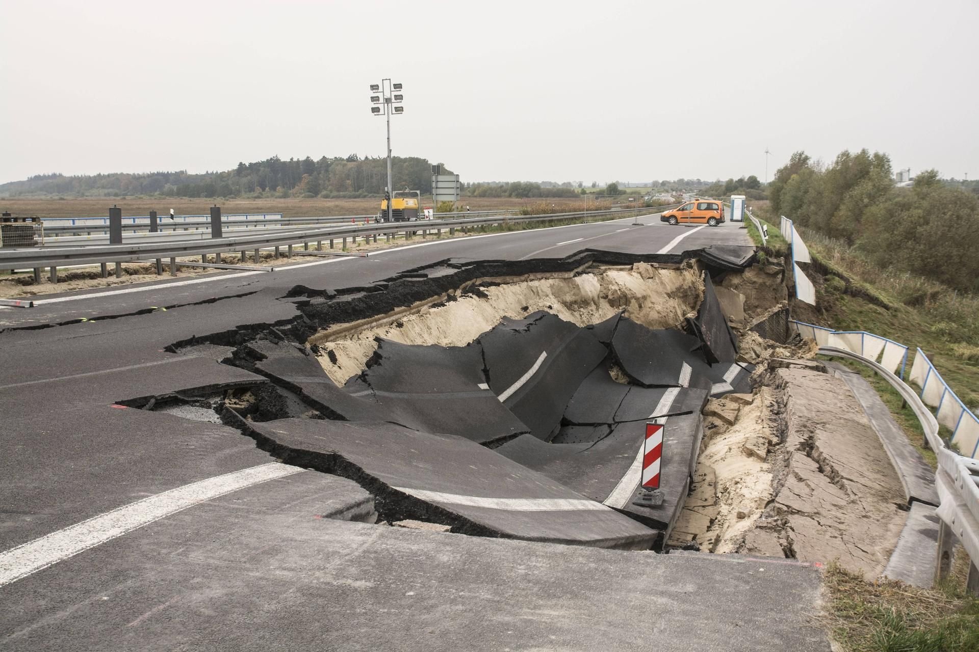 Im Oktober 2017 ist die Autobahn 20 bei Tribsees komplett eingebrochen.