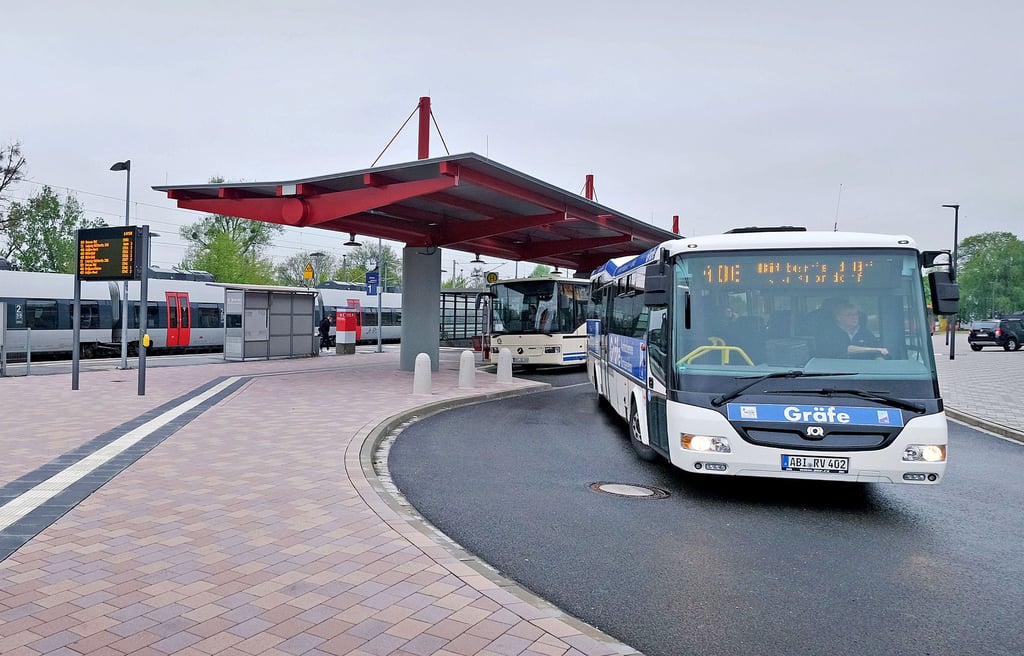 Die Schnittstelle am Bahnhof Wolfen ist weiterhin ein wichtiger Halt für die Busse des Linienverkehrs.
