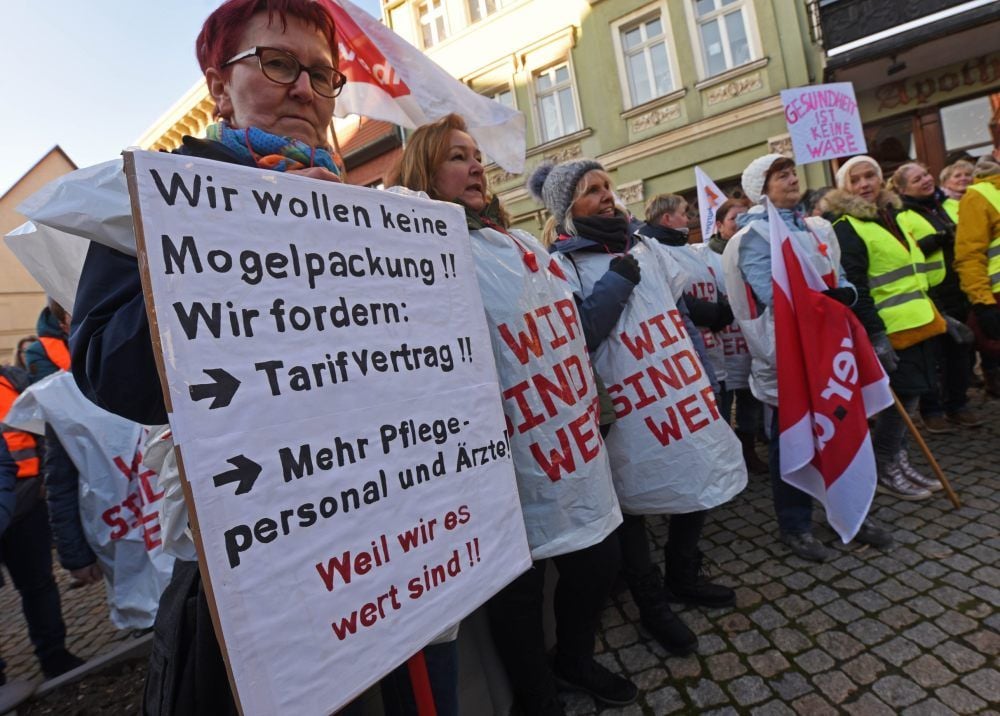 Neben einen Tarifvertrag fordern die Streikenden auch mehr Personal.