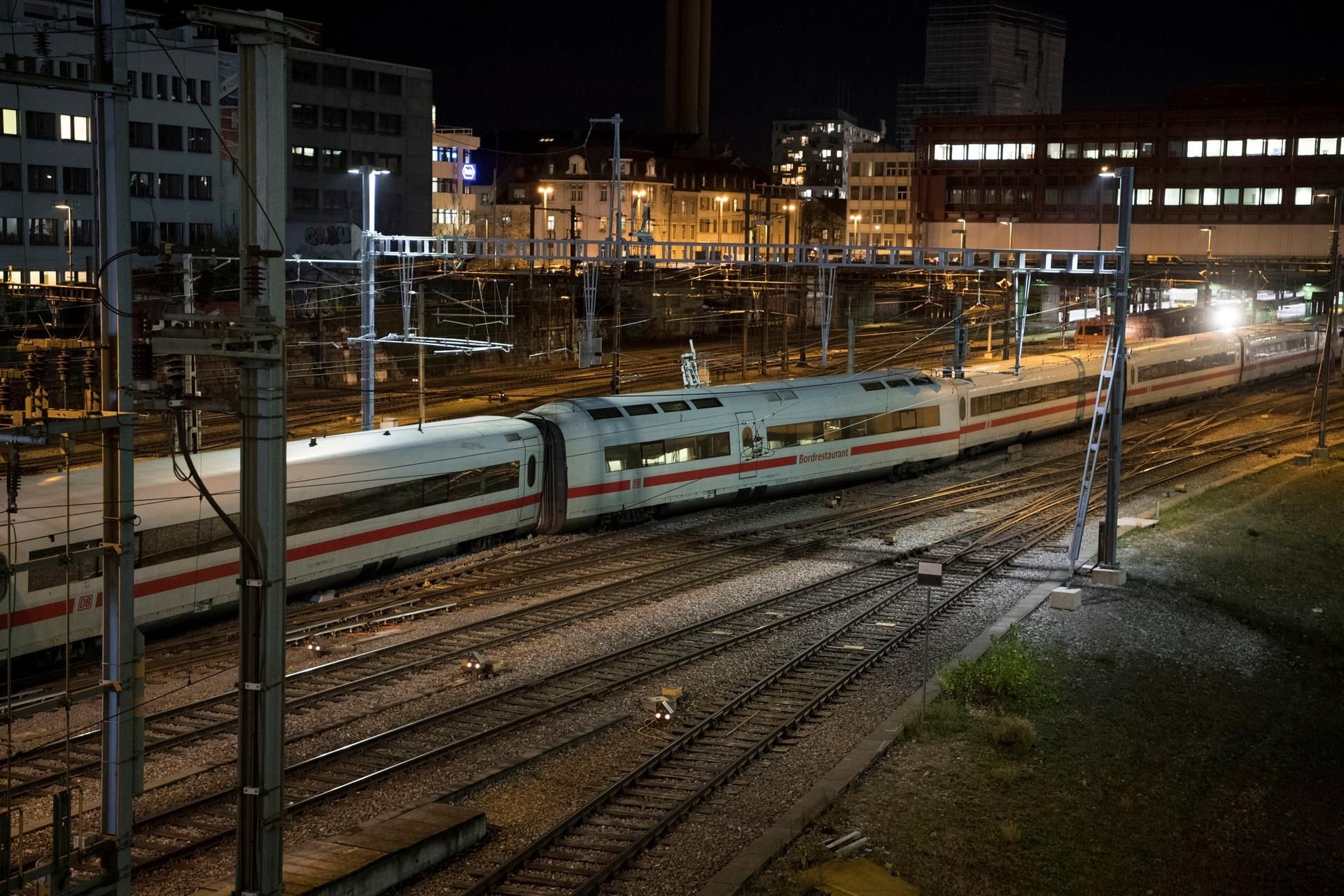 Der entgleiste ICE im Baseler Bahnhof am Mittwochabend.