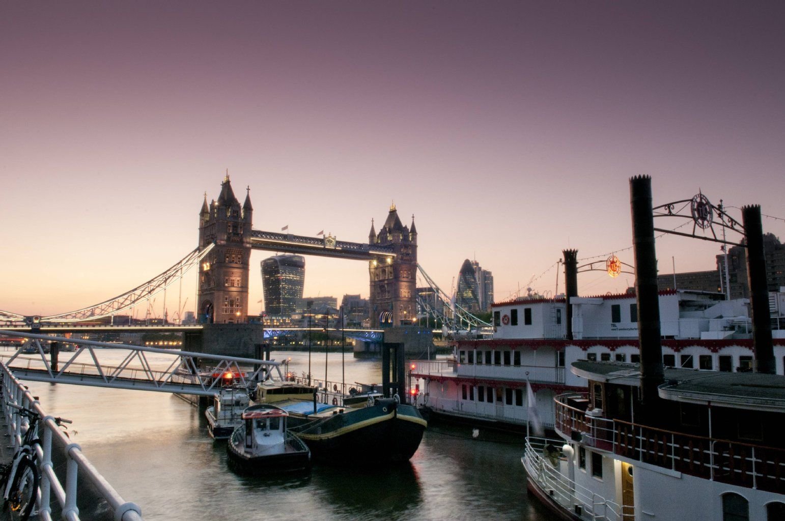 Die Tower Bridge in London.