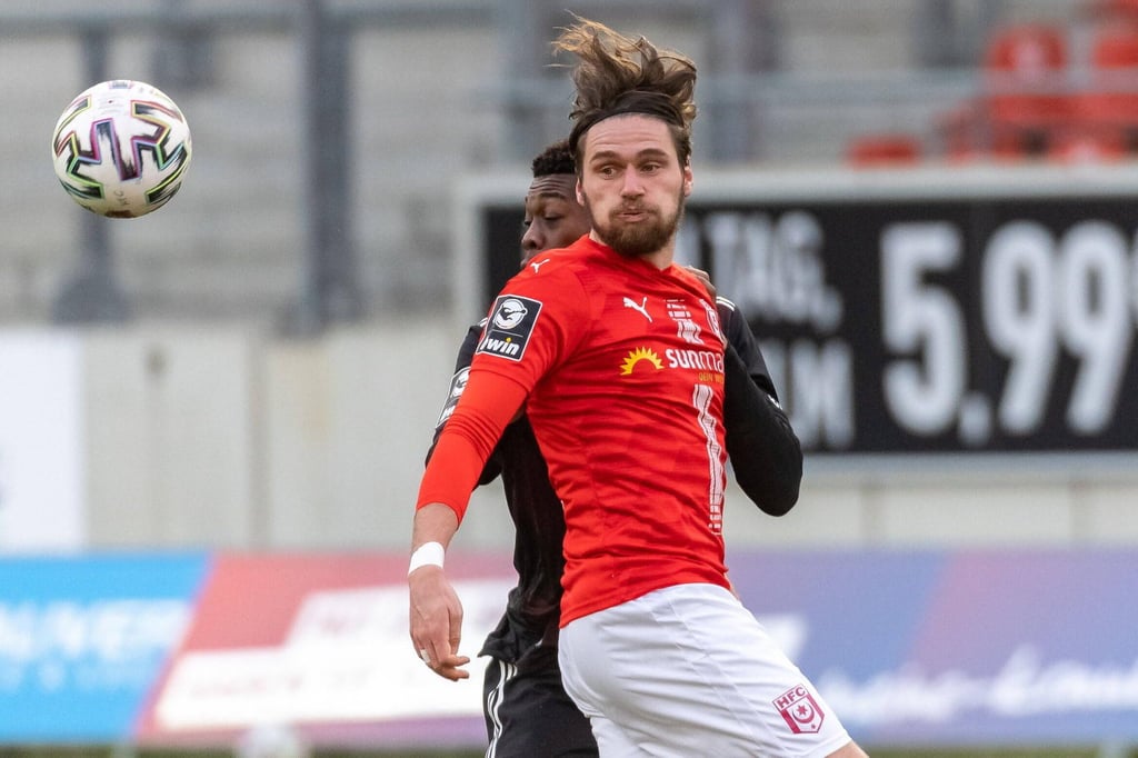 HFC-Kapitän Jonas Nietfeld ärgert sich über die klare Heimniederlage vom Samstag.