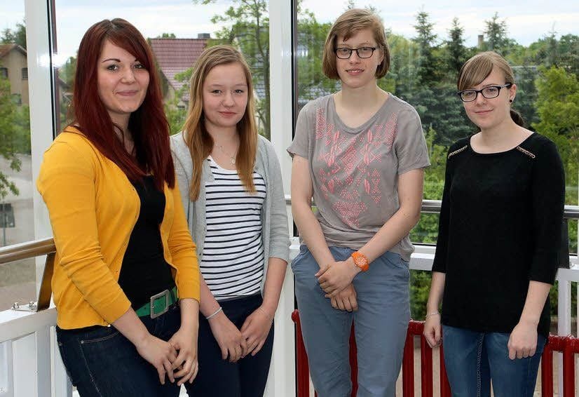 Sophie Kliem, Katja Kase, Anne Berbig und Pia Kilian (v.l.) sind die vier Jessener Gymnasiastinnen, die je eine Studienarbeit zum ehemaligen KZ Lichtenburg in Prettin geschrieben haben.