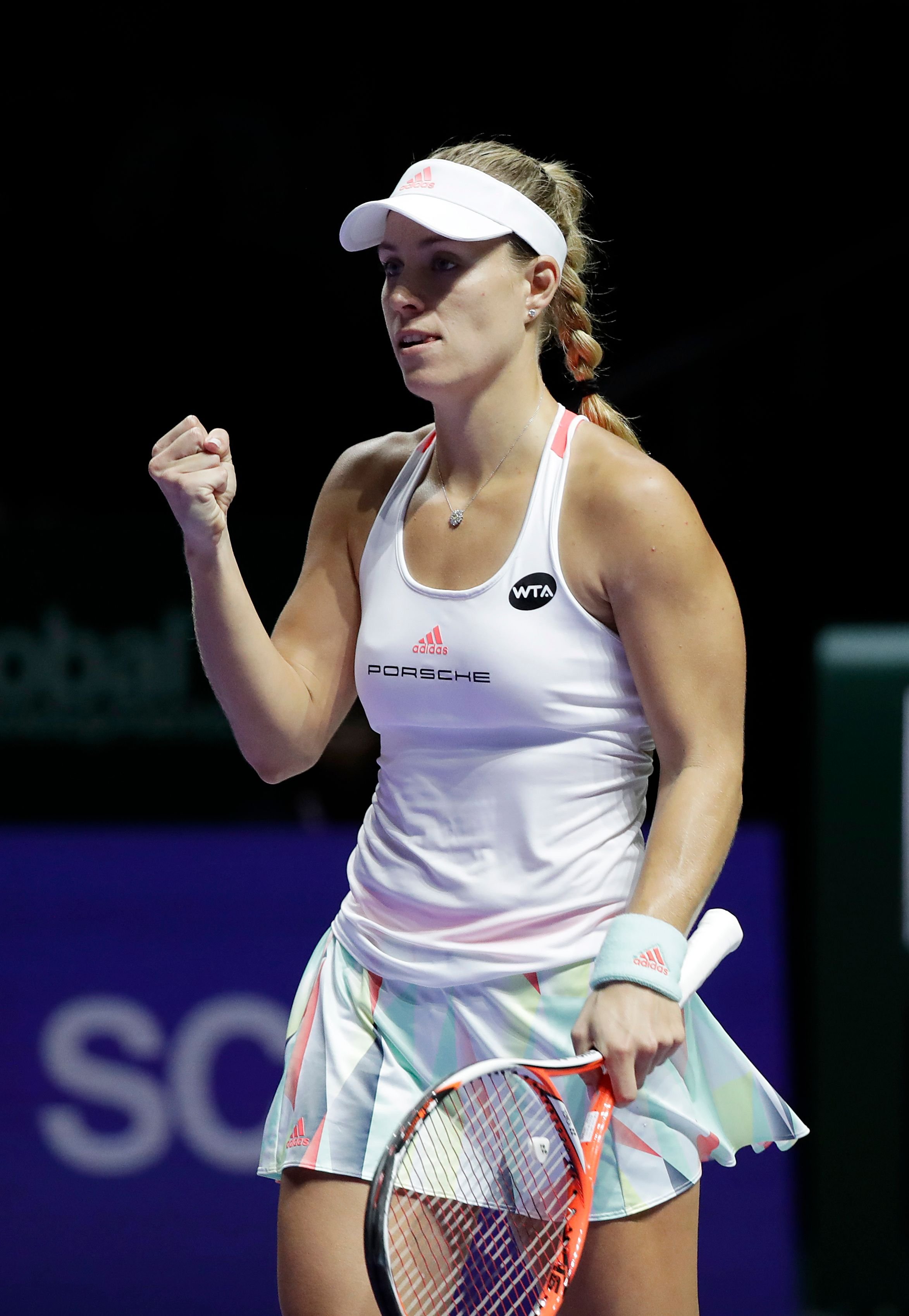 Angelique Kerber ballt die Faust nach ihrem Sieg gegen US-Amerikaner Madison Key beim WTA-Finale in Singapur.