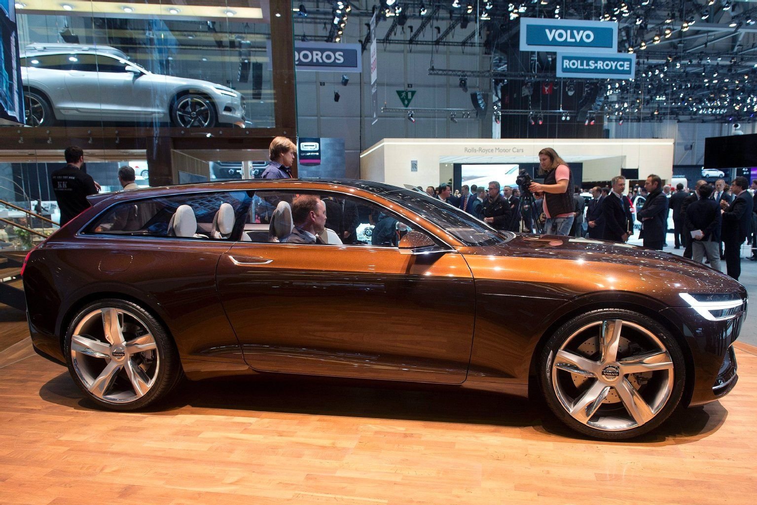 Mit dem Concept Estate präsentiert Volvo auf dem Genfer Autosalon sein drittes Konzeptfahrzeug nach dem Concept Coupé und dem Concept XC Coupé.
