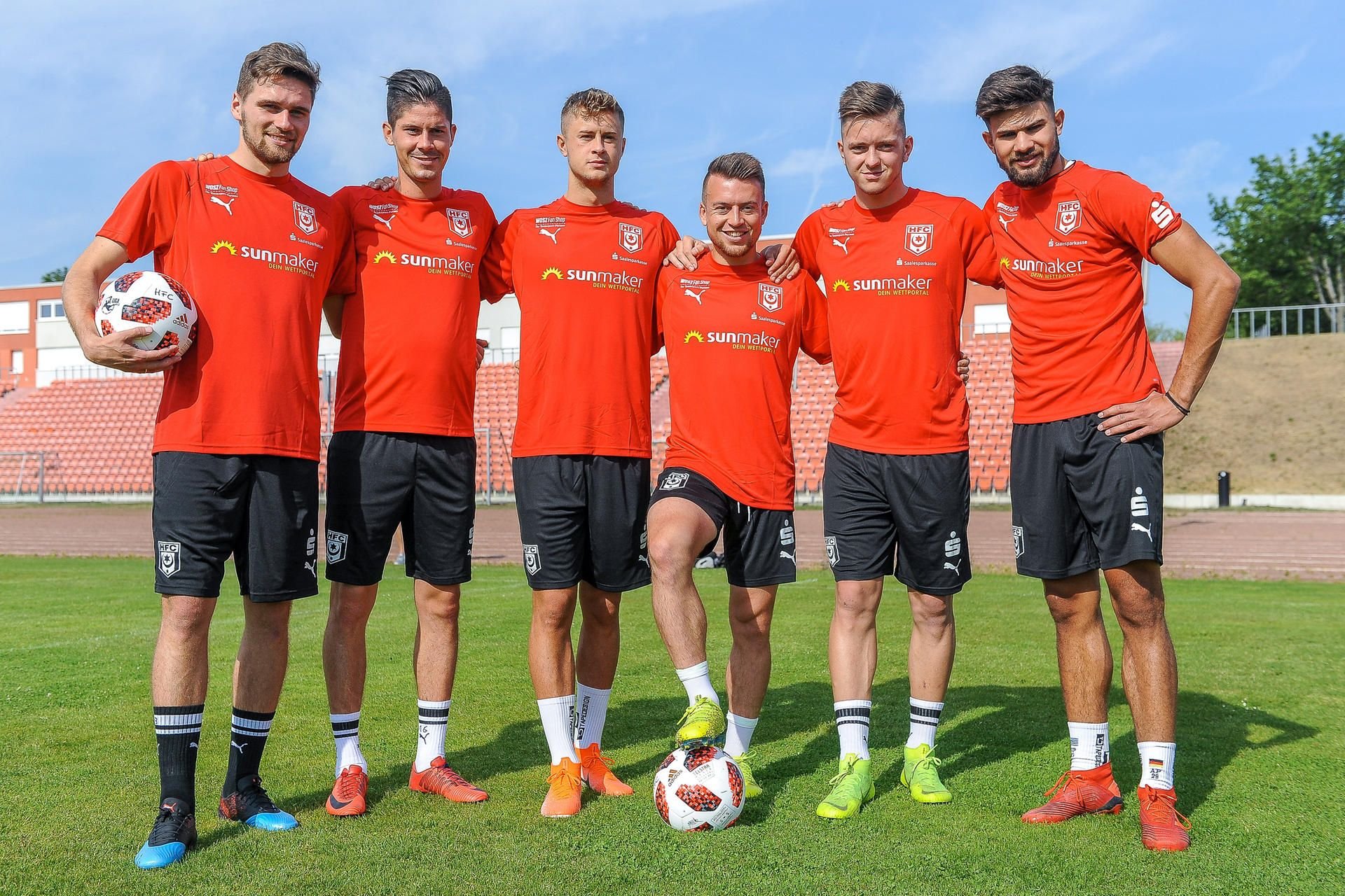 Die HFC-Zugänge auf einem Bild: Jonas Nietfeld, Dennis Mast, Nick Galle, Patrick Göbel, Jannes Vollert und Antonios Papadopoulos (v.l.n.r.)
