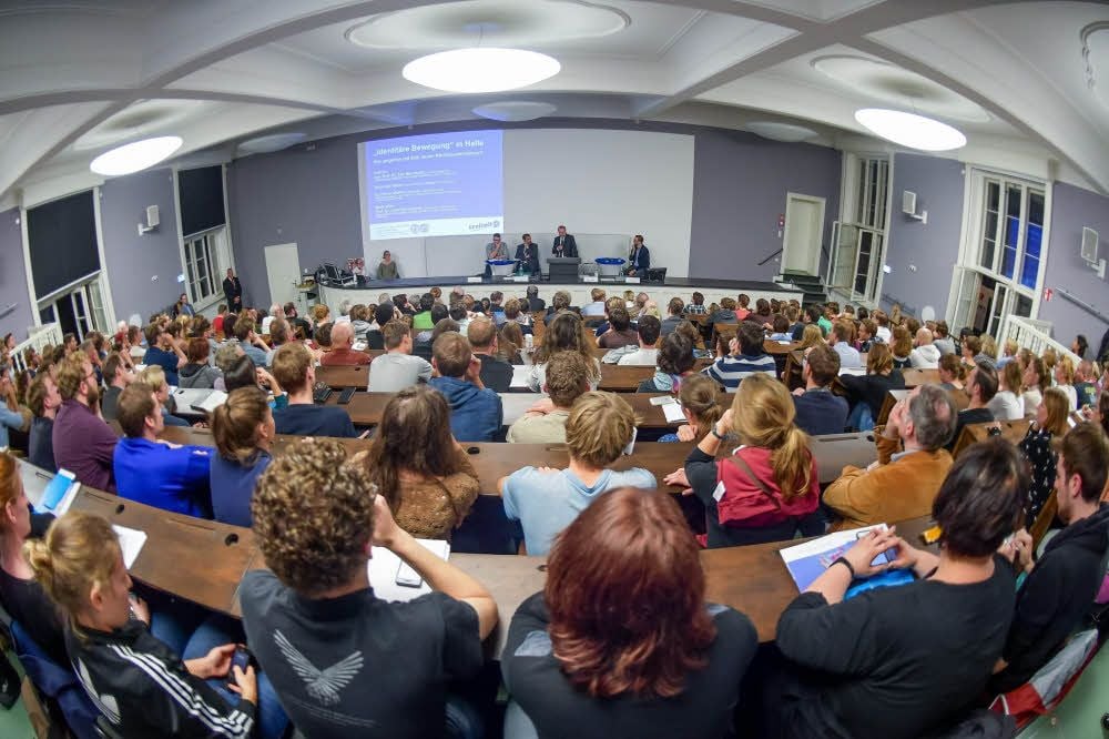 Die Diskussion an der Uni stieß auf großes Interesse.