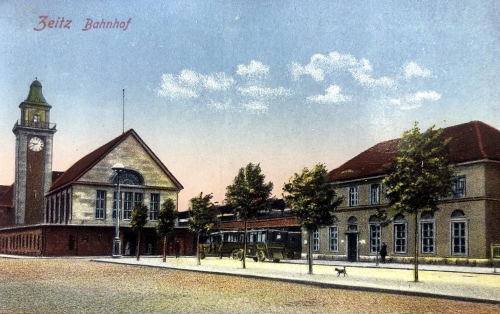 Der Zeitzer Bahnhof an der Weißen Elster: So zeigt er sich auf einer alten Postkarte.
