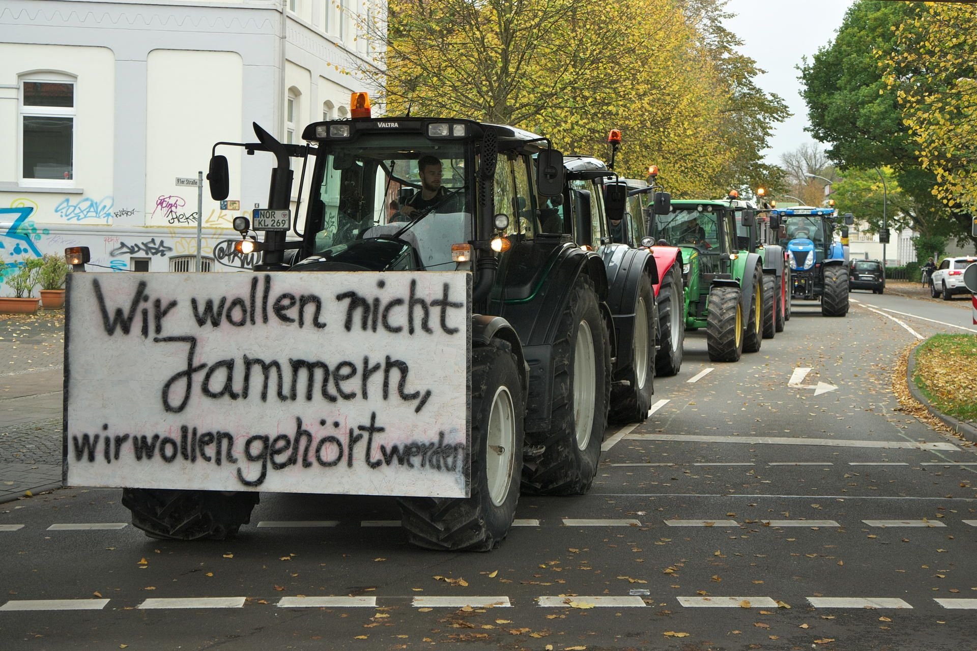 Die Bauern protestieren damit gegen die Agrarpolitik der Bundesregierung und das aktuelle Agrarpaket.