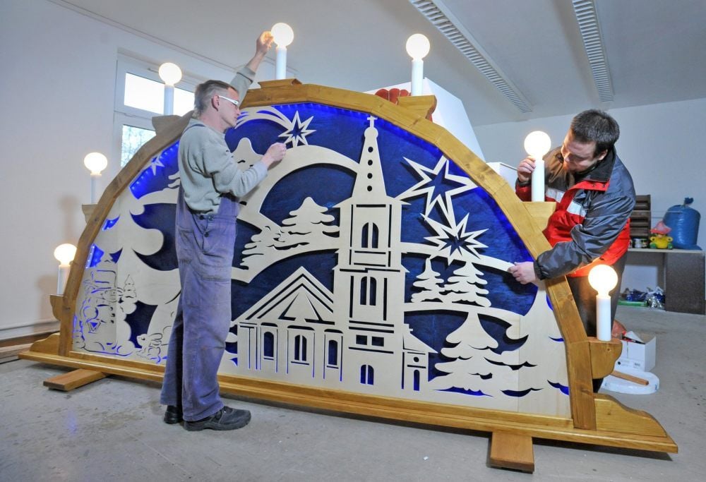 In der Holzwerkstatt wurde Deko für den Weihnachtsmarkt hergestellt.