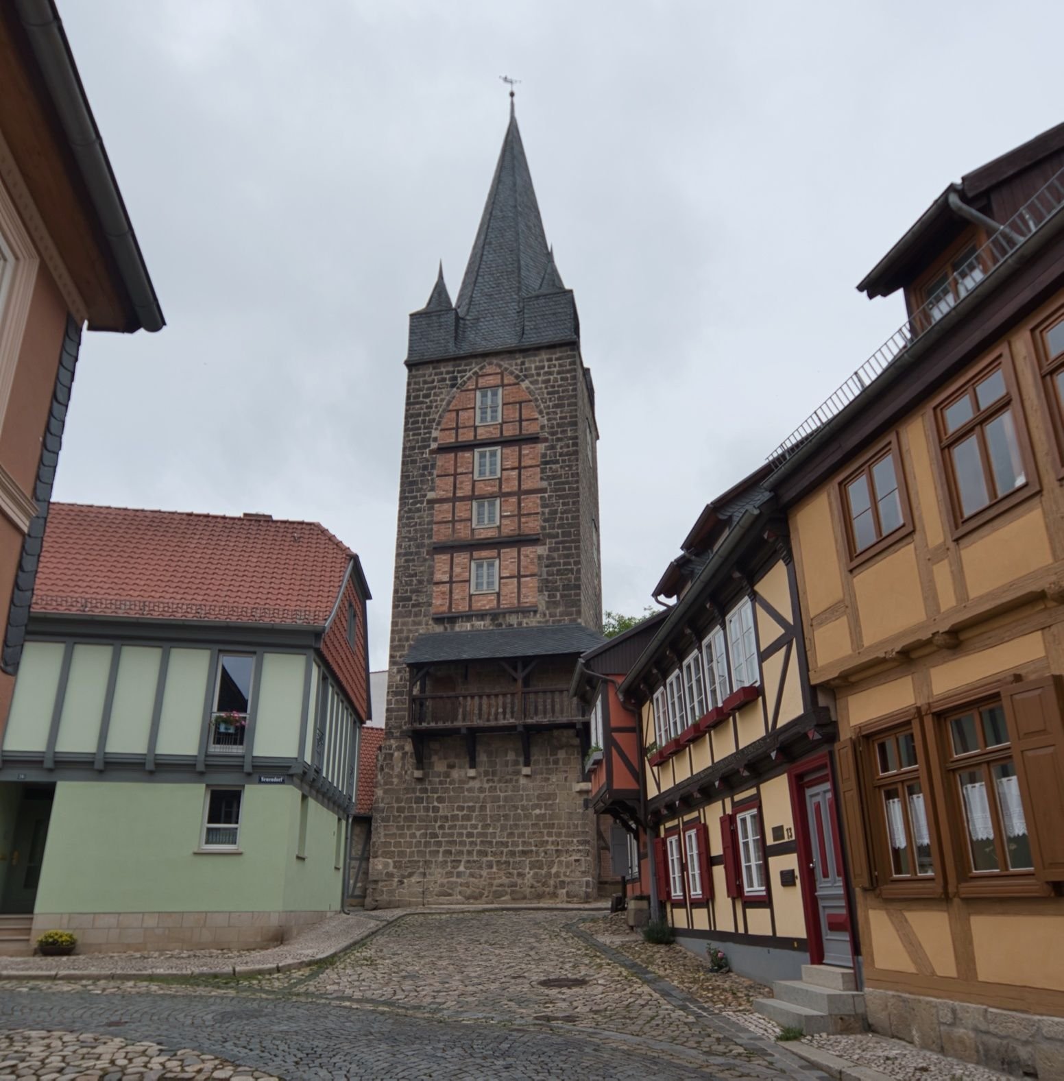 Blick aus Richtung Goldstraße auf den zur Stadtbefestigung in Quedlinburg gehörenden Schreckensturm.
