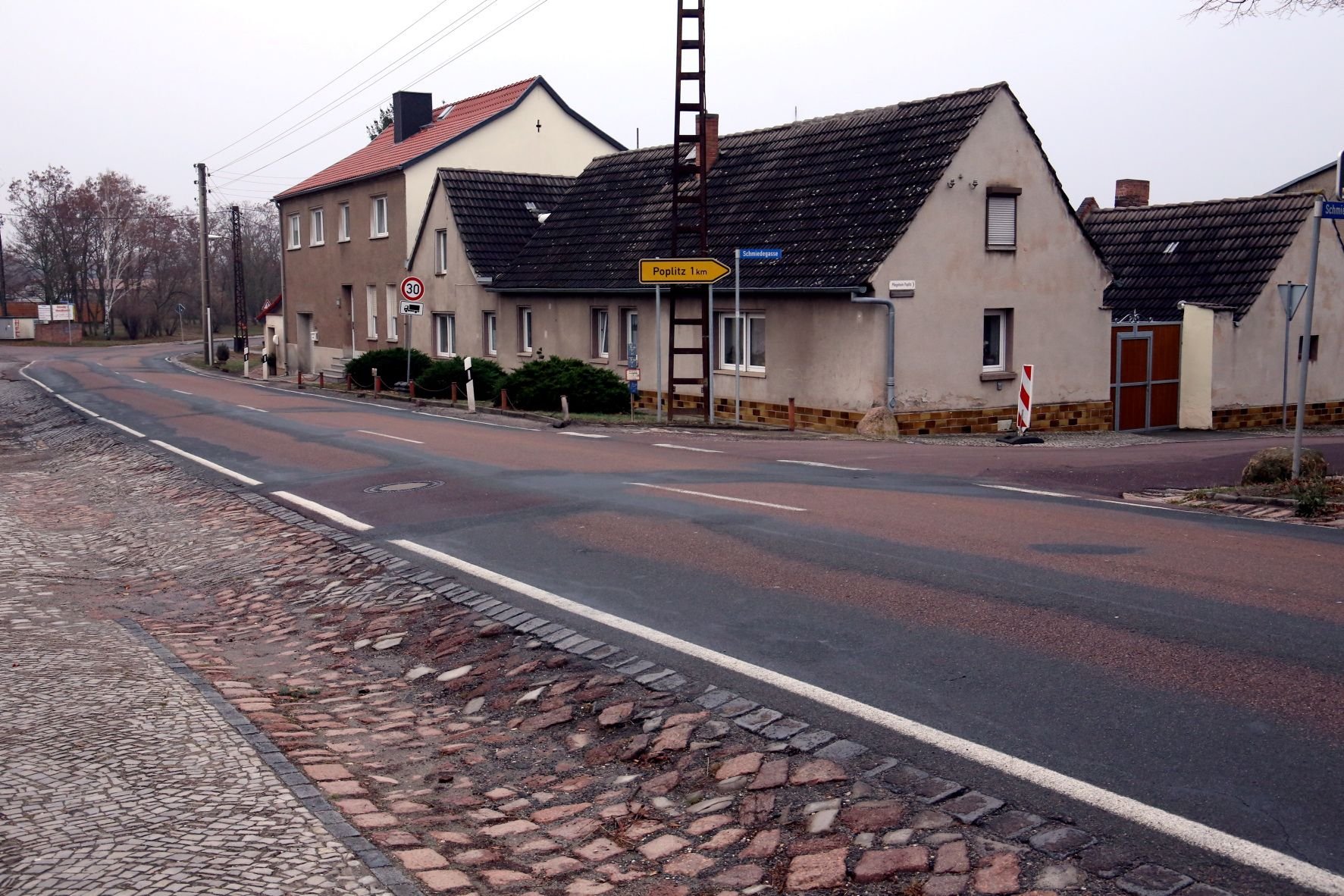 Die Richard-Kupsch-Straße, die Ortsdurchfahrt in Beesenlaublingen, wurde bisher immer nur notdürftig geflickt.