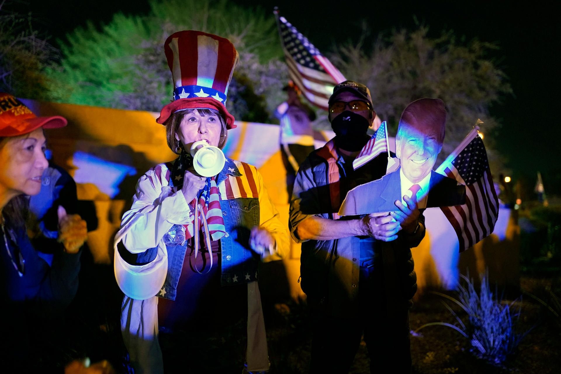 Las Vegas: Unterstützer von US-Präsident Trump protestieren gegen die Abstimmung im Bundesstaat Nevada vor der Wahlbehörde von Clark County.