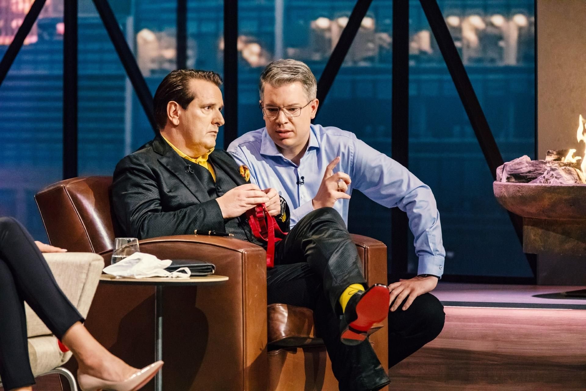 Ralf Dümmel (l.) und Frank Thelen überlegen ob sie in „Goleygo“ investieren sollen.