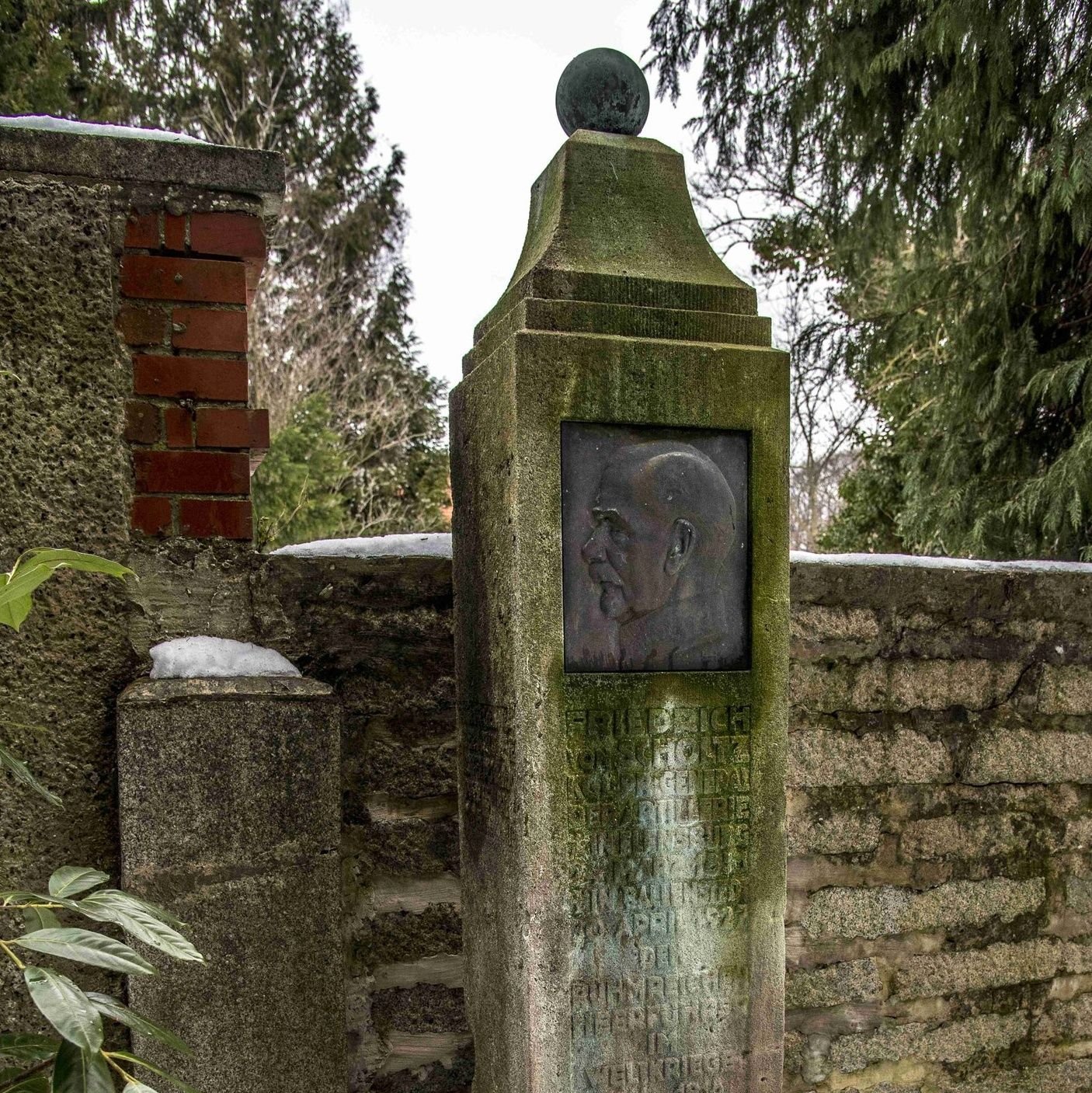 Blick auf die Grabstätte von Friedrich von Scholtz, einem General der Artillerie im Ersten Weltkrieg