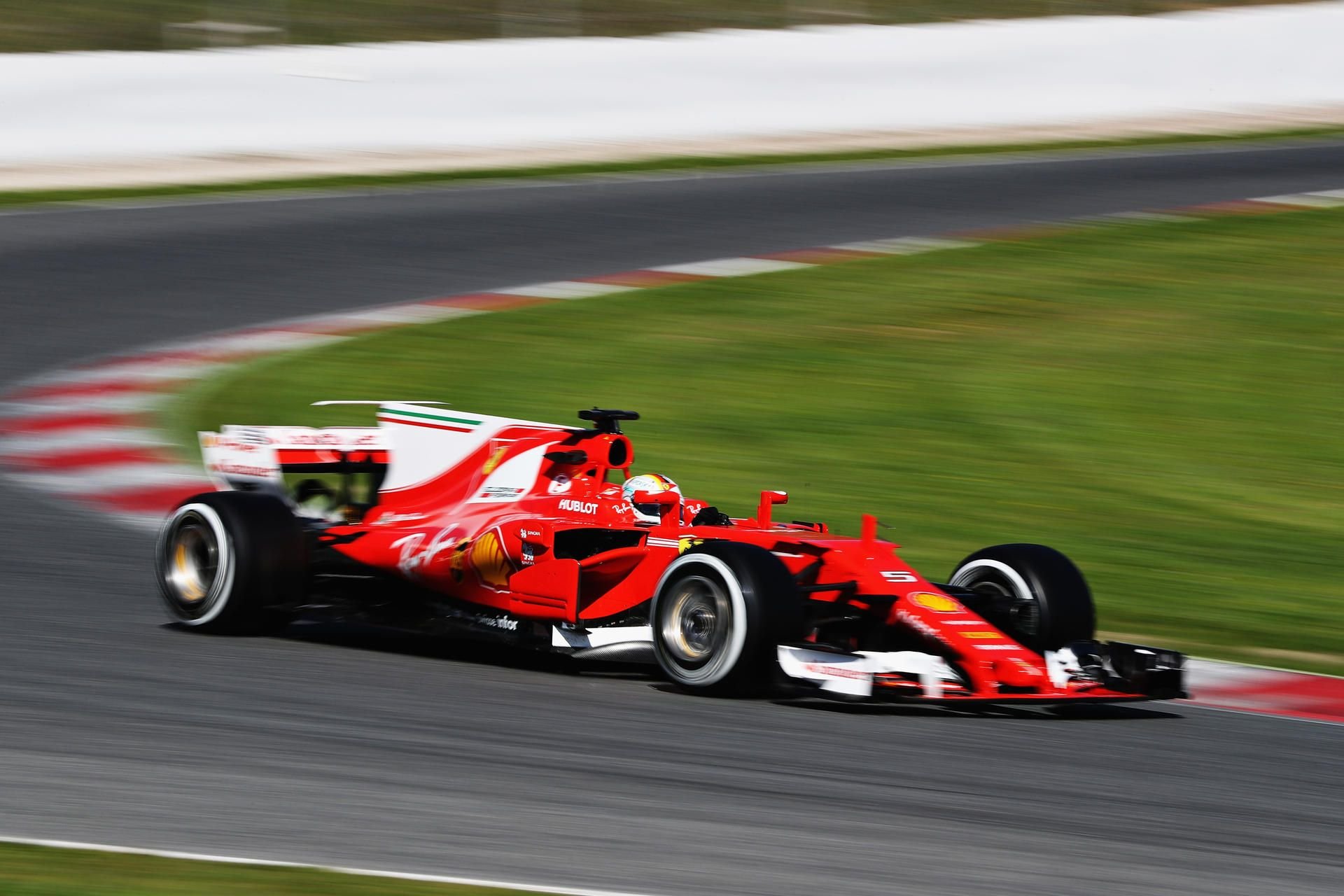 Sebastian Vettel testet fleissig den neuen Ferrari.