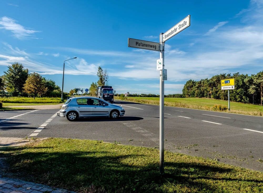 An dieser Kreuzung werden am Donnerstag 13 Kinder auf dem Weg in die Reinsdorfer Schulen verletzt.