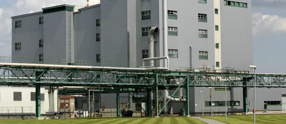 Bis zum Jahr 2009 gehörte das Waschmittelwerk zum Chemie-Konzern Henkel, dann übernahm die Hansa Group aus Duisburg.